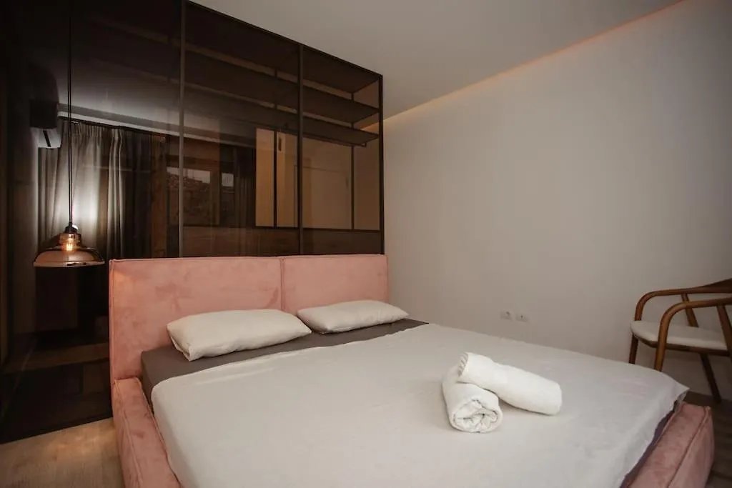 The Luxury Garden Apartment Σκόδρα