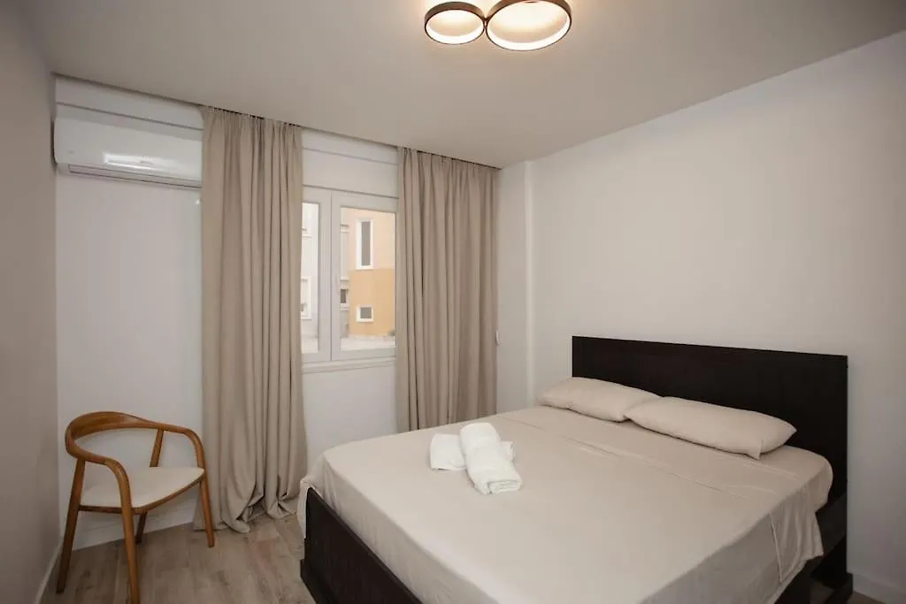 The Luxury Garden Apartment Σκόδρα